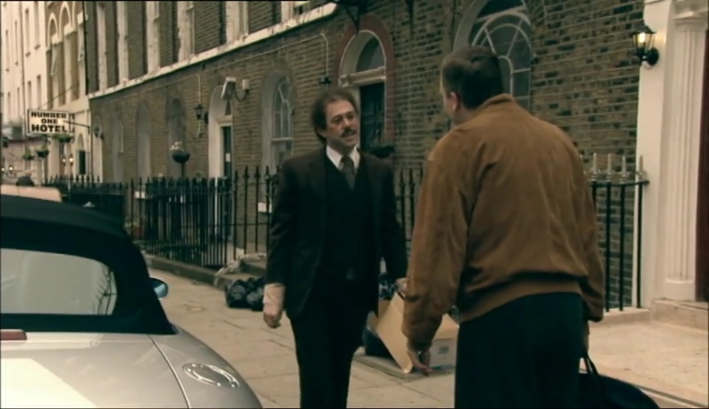 - YOU'RE NOT DOIN' AN ADVERT?! - I AM. 