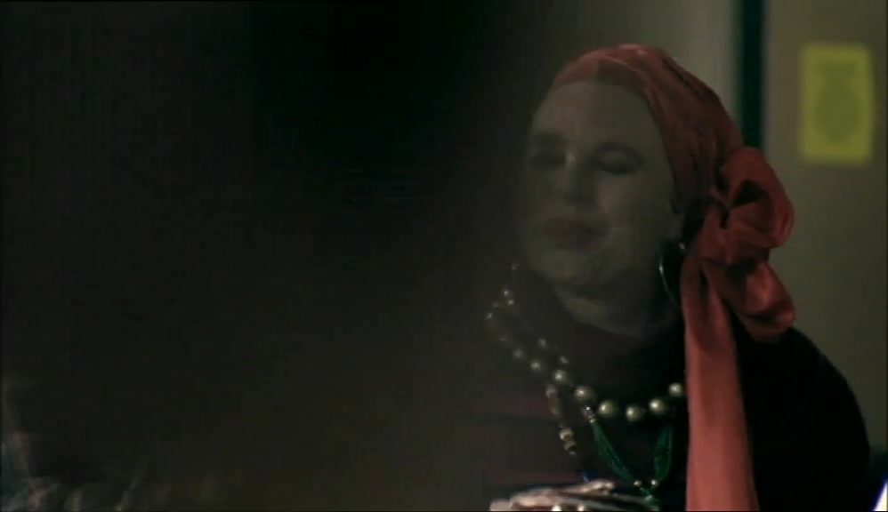 - SHE'S DYED HER HAIR. - THAT WON'T IMPRESS CHERRY. 