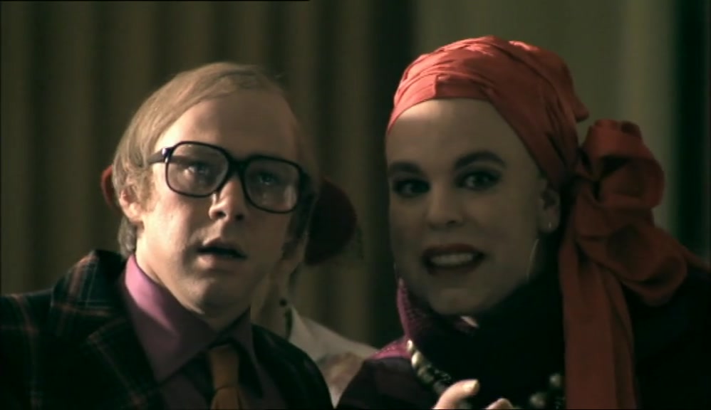 - NO, LOOK, THE SMILE'S GONE. - THAT WAS AN UGLY FALL! 