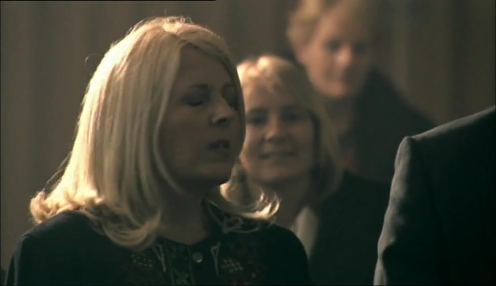 - SHE'S DYED HER HAIR. - THAT WON'T IMPRESS CHERRY. 