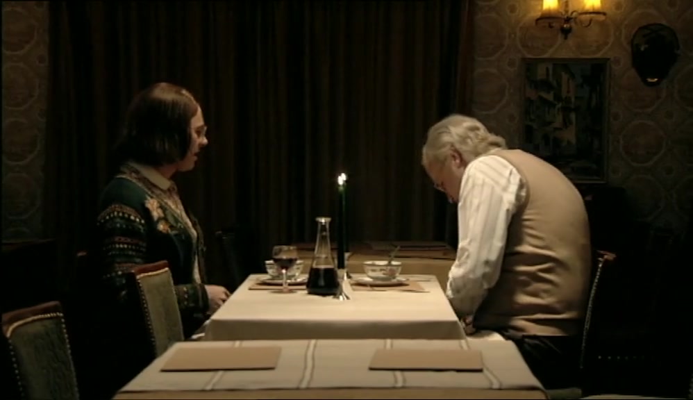 - NOODLES! - OH, I'LL GET A CLOTH. 