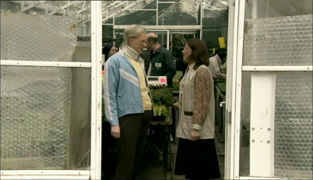 - AND I'LL HAVE THE KETTLE ON. - (BOTH) JUMP LEADS FOR TWO! 
