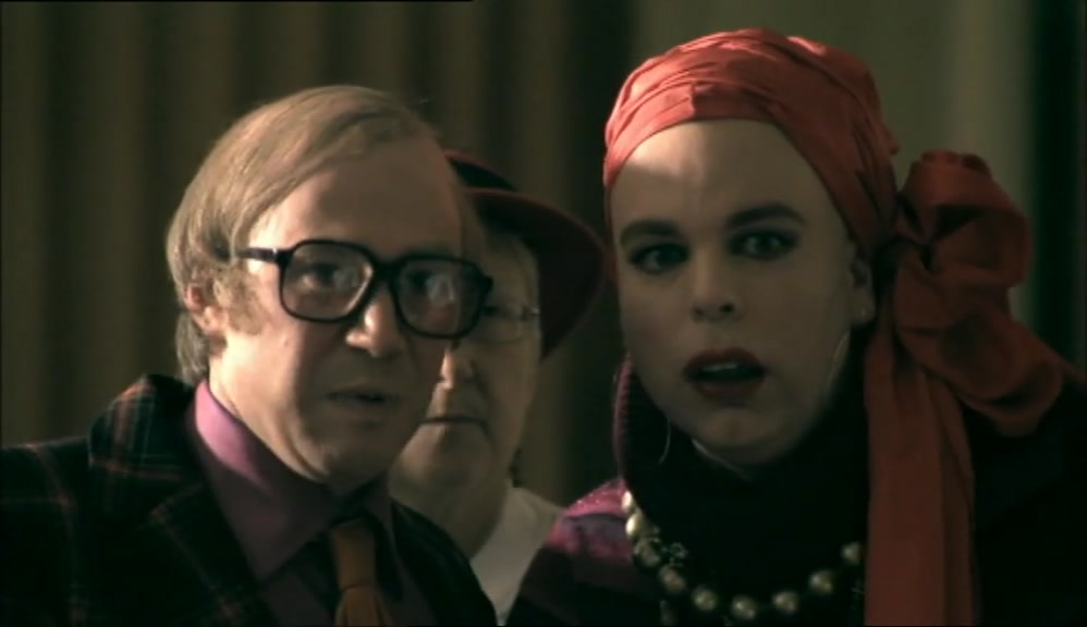 - NO, LOOK, THE SMILE'S GONE. - THAT WAS AN UGLY FALL! 