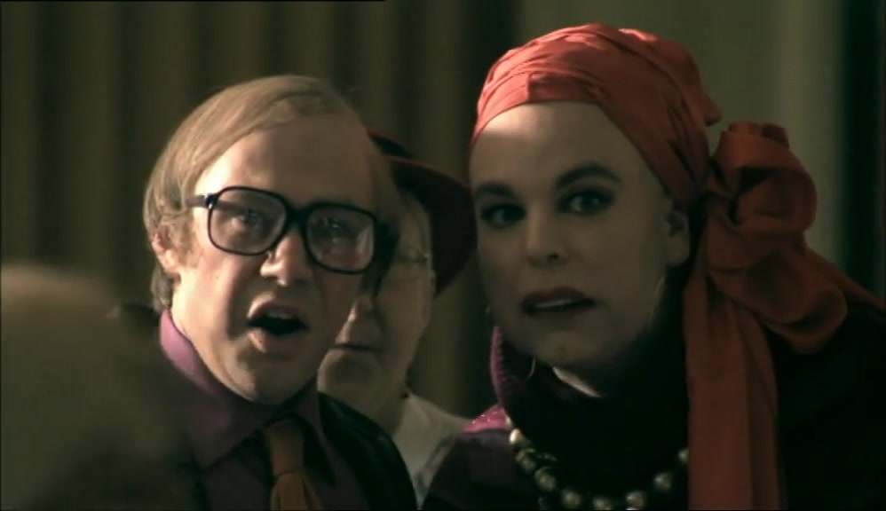 - NO, LOOK, THE SMILE'S GONE. - THAT WAS AN UGLY FALL! 