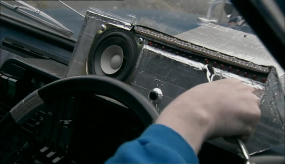 - (ELECTRONIC VOICE) HI. NEDS. - THAT'S GOOD, INNIT? 