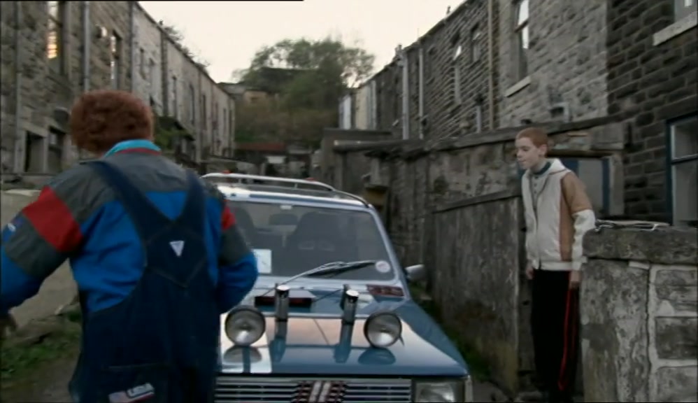 - IT'S LOOKIN' GOOD. - DID YOU GET THE MACHINE GUN? 