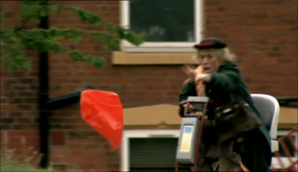 OH! OH! REENIE! THERE'S THE BAG!  
