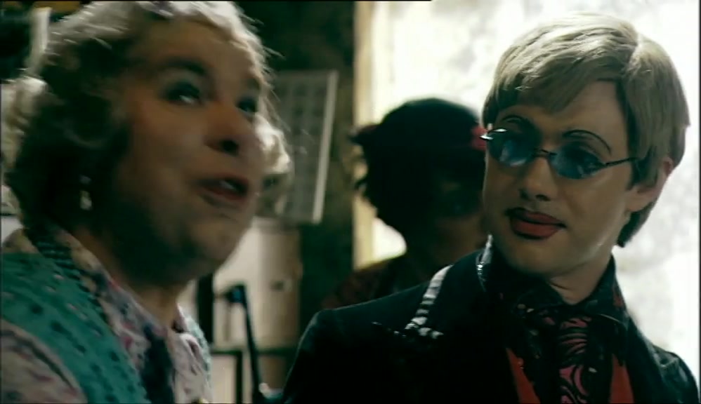 - THEY'RE SCOPE. - OH! VINNIE! 