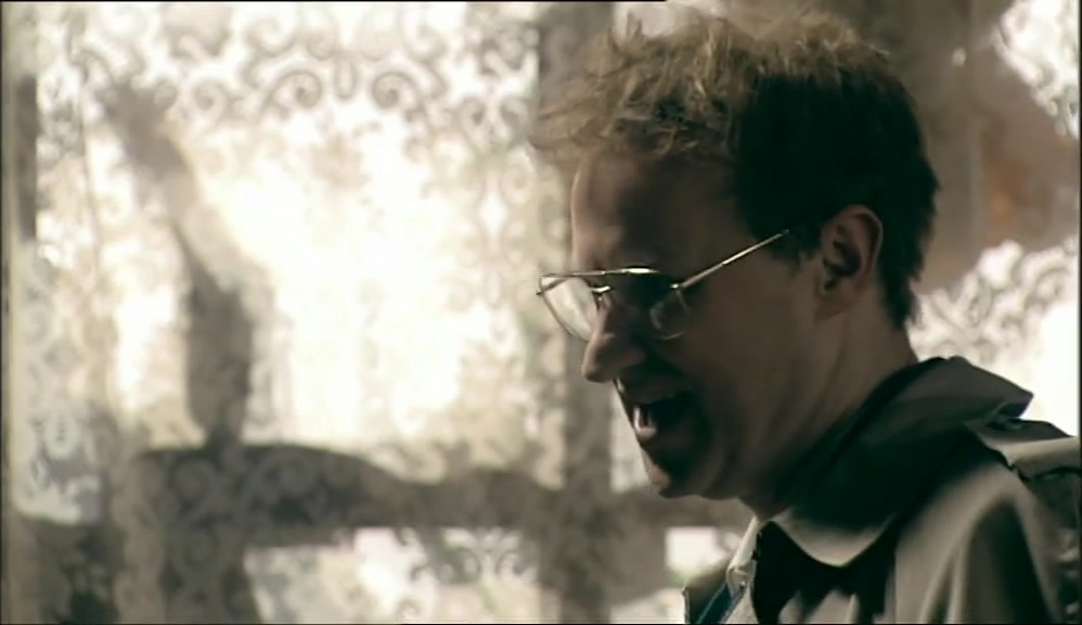 - IT'S JUST ABOUT THIS BROOCH. - OH, DIDN'T IT FIT? 