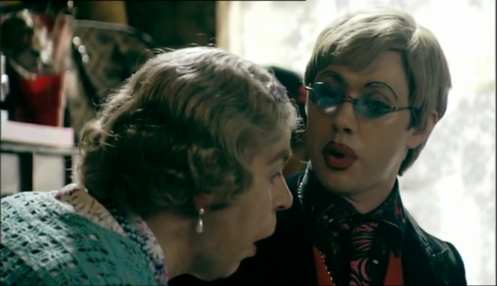 - THEY'RE SCOPE. - OH! VINNIE! 