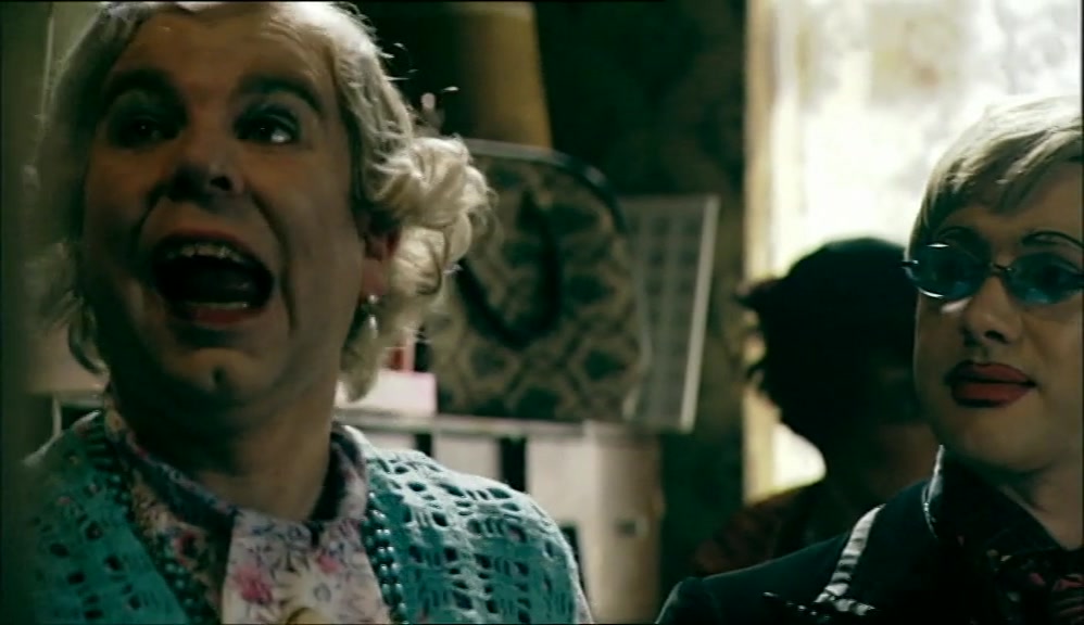 - THEY'RE SCOPE. - OH! VINNIE! 