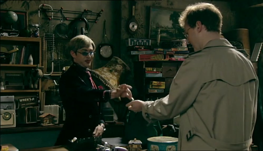 - USE THIS THIMBLE. - THANKS VERY MUCH. 