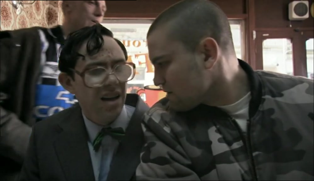 - LET ME SHOW YOU HOW IT'S DONE. - (GIRLS) GO ON! 