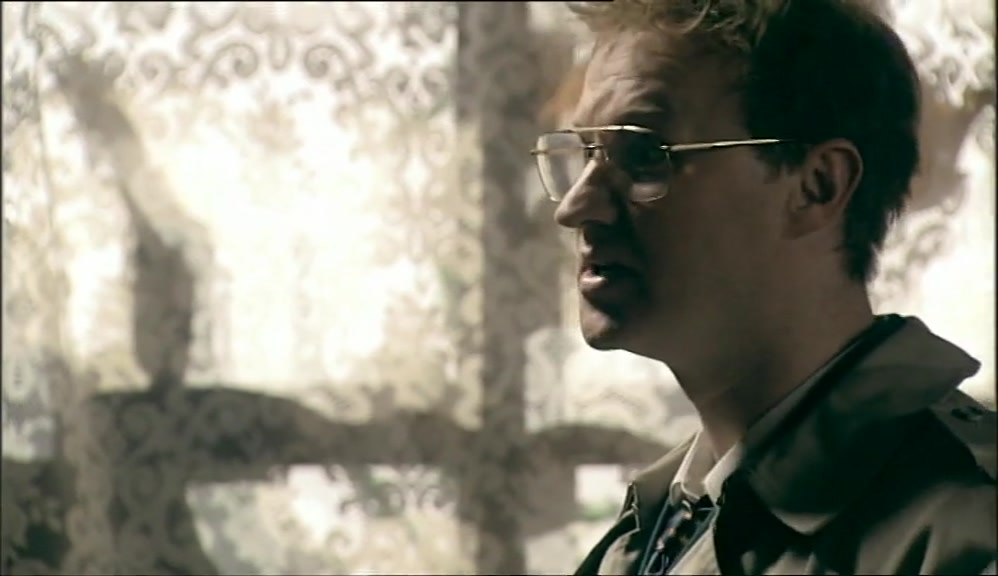 - IT'S JUST ABOUT THIS BROOCH. - OH, DIDN'T IT FIT? 