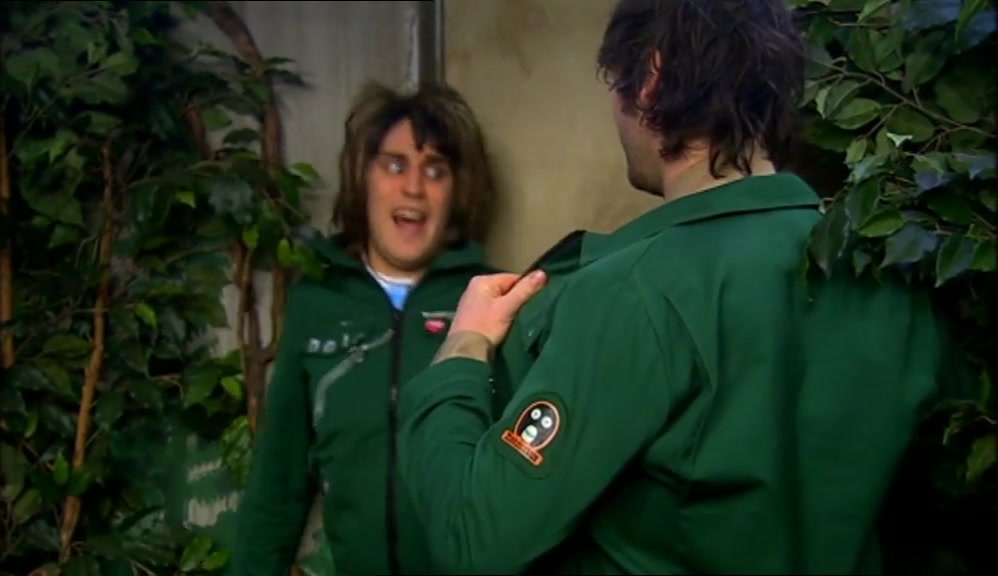 - VINCE! - YOU'RE NOT RIGHT! GET AWAY. 