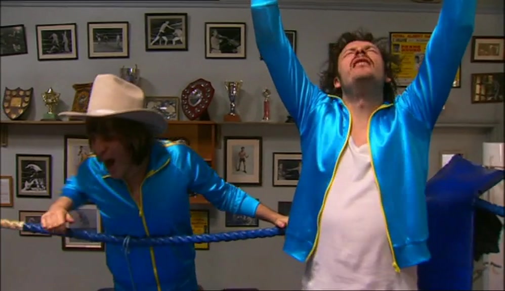- LOSER! - YES! HOWARD MOON! 
