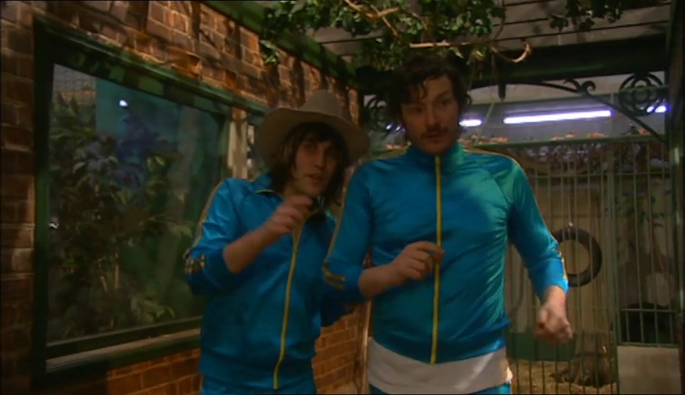 - HEY, HOWARD. GIDEON. - OH, YEAH. 