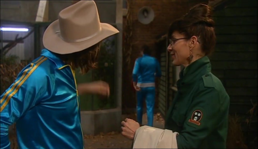 - THAT'S MY BOY. I'M TRAINING HIM UP. - OH. 