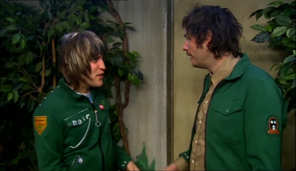 - IT'S JUST NORMAL. - YOU'RE A FREAK! 