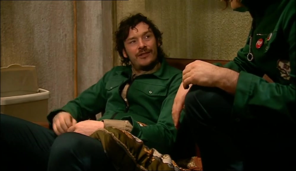 - I'VE GOT EDGE. - YOU'RE AS EDGY AS A SATSUMA. 