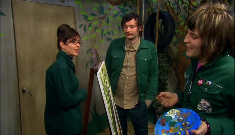 - I DIDN'T KNOW YOU WERE A PAINTER. - I'VE GOT A BTEC NATIONAL. 