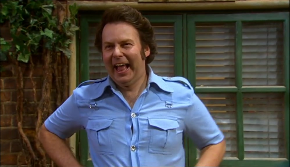 - WHO'S WITH ME? - I RUN A SAFE REPTILE HOUSE 
