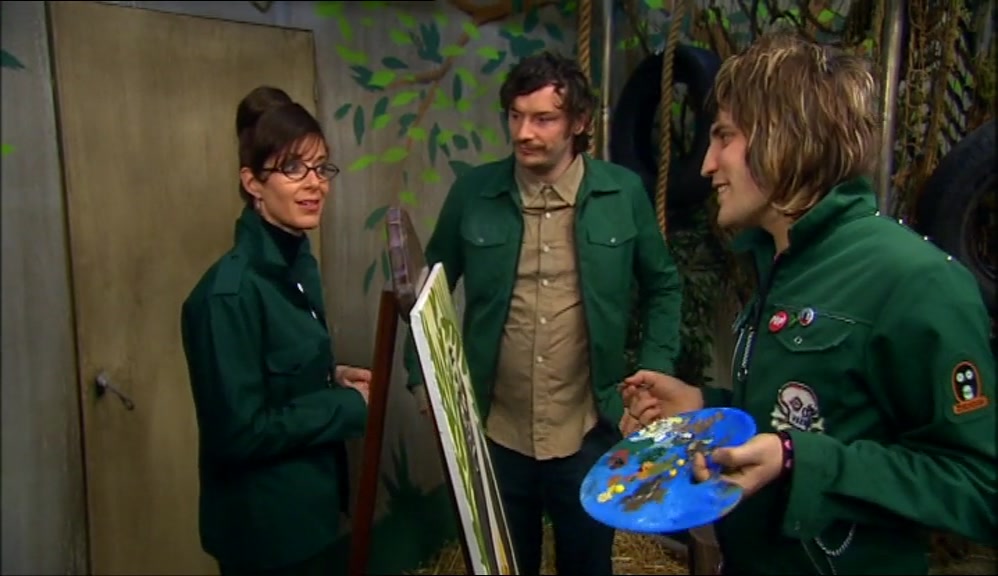 - I DIDN'T KNOW YOU WERE A PAINTER. - I'VE GOT A BTEC NATIONAL. 