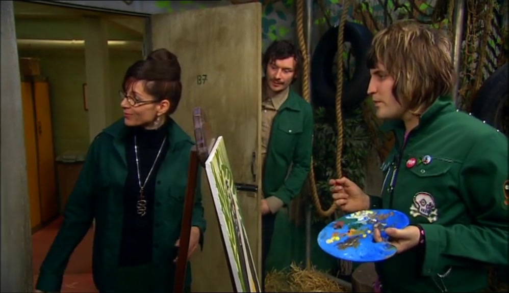 - HI, BOLLO. - QUITE SLIPPERY CHARACTERS, SNAKES, EH? 