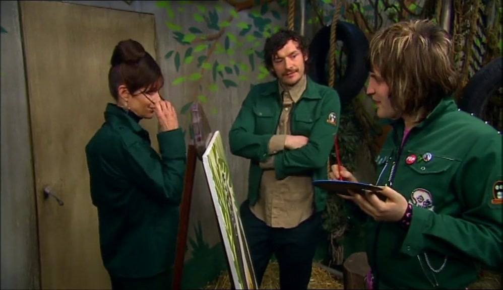 - I COULD DO YOUR PORTRAIT. - YEAH, MAYBE. 