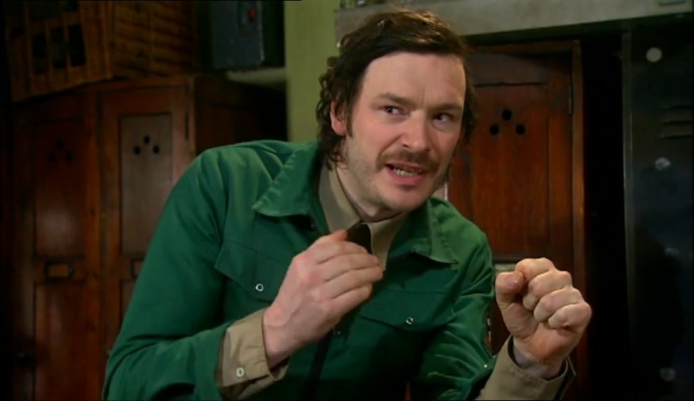 - WHAT LOOK? - YOU KNOW, THAT MEAN LOOK. 
