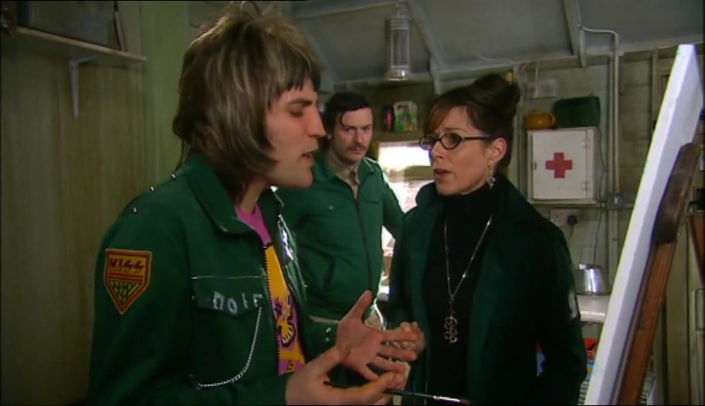 I DON'T GET ON THAT WELL WITH SNAKES. I'M SMALL MONKEYS AND LIZARDS. 