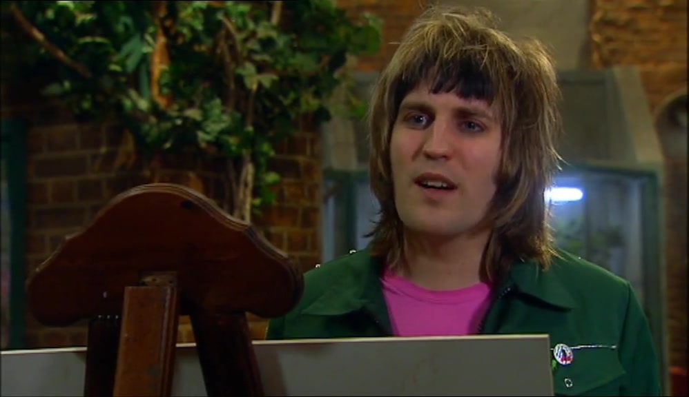 - WHAT ARE YOU ON ABOUT? - I SEE A SHARK WITH KNEES. 