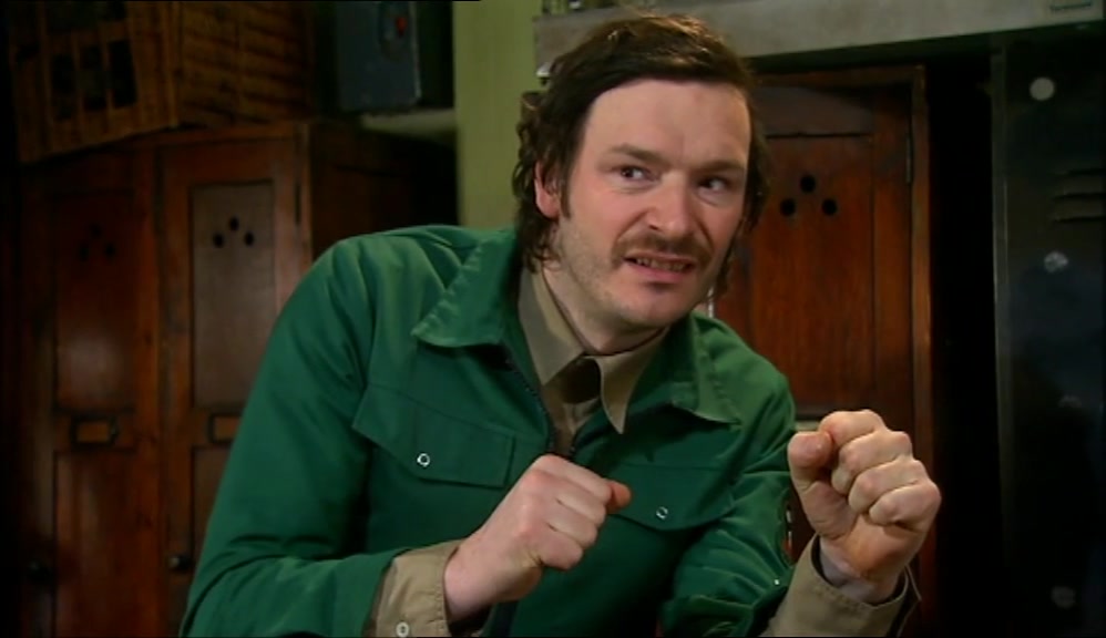 - WHAT LOOK? - YOU KNOW, THAT MEAN LOOK. 