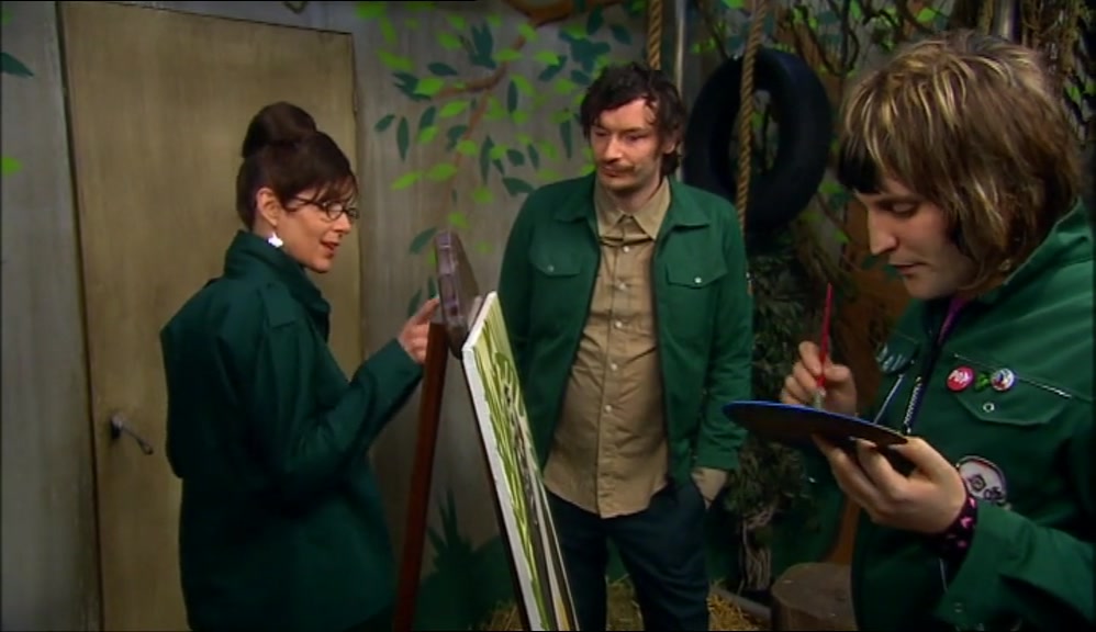 - I DIDN'T KNOW YOU WERE A PAINTER. - I'VE GOT A BTEC NATIONAL. 