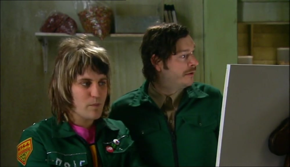 - OH, HI. - VINCE, HELP ME! 