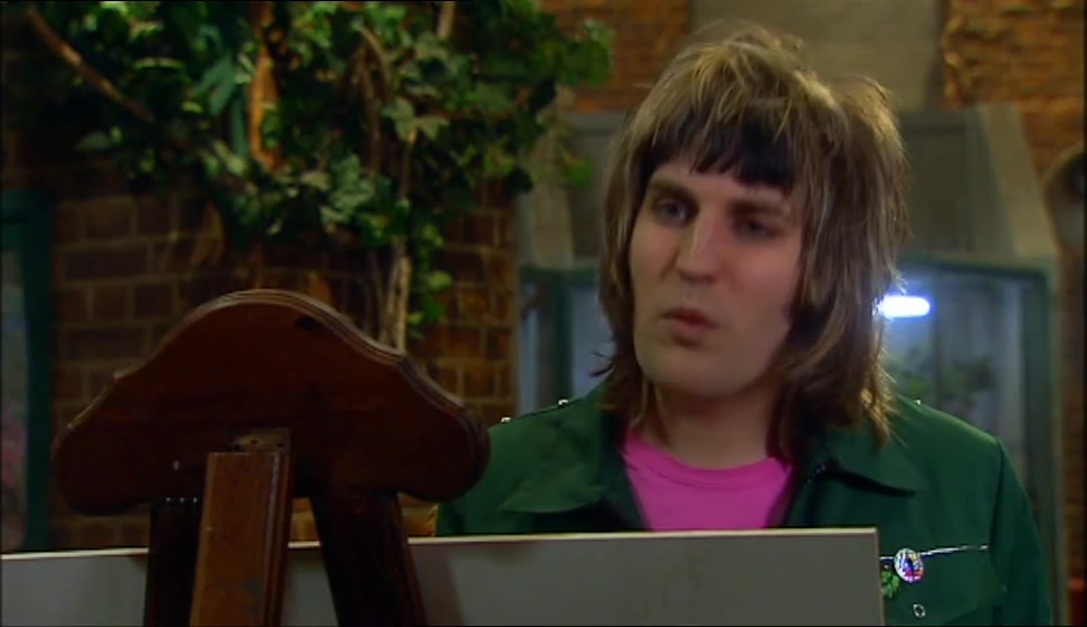 - WHAT ARE YOU ON ABOUT? - I SEE A SHARK WITH KNEES. 