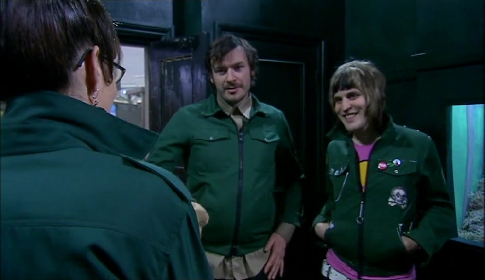 - I DON'T KNOW WHAT TO SAY. - DON'T SAY ANYTHING, IT WAS NOTHING. 