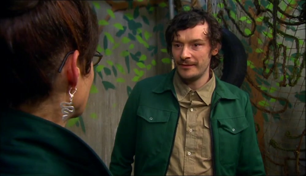 - YOU'RE NEW. - NO, I'VE WORKED HERE FOR TEN YEARS. 