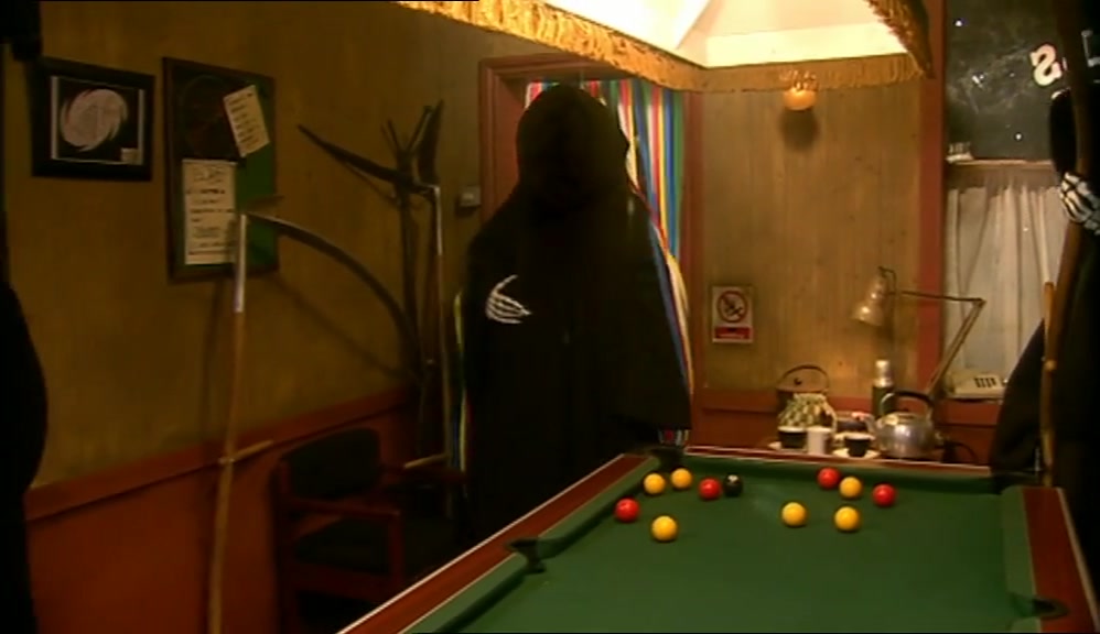 ALL RIGHT, BOYS? OI, BOBBY. WHERE'S MY TENNER? 