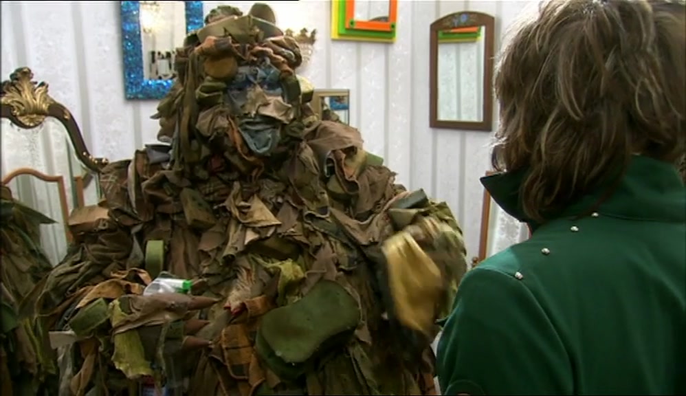 I AM MR SUSAN, GUARDIAN OF THE MIRRORS. WHAT DO YOU SEEK, STRANGER? 