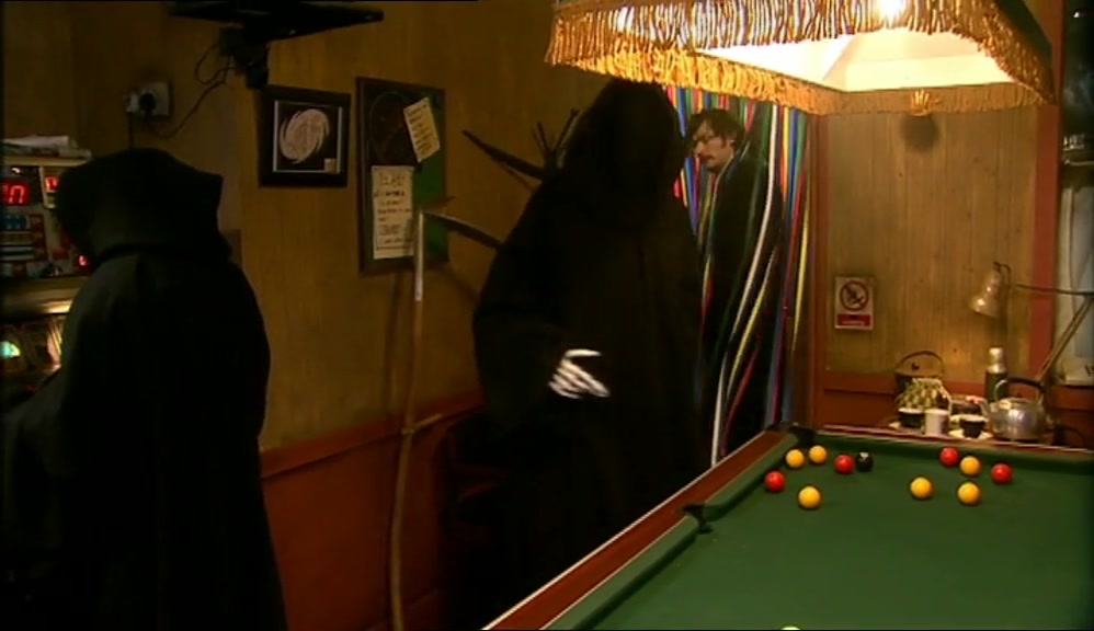 ALL RIGHT, BOYS? OI, BOBBY. WHERE'S MY TENNER? 