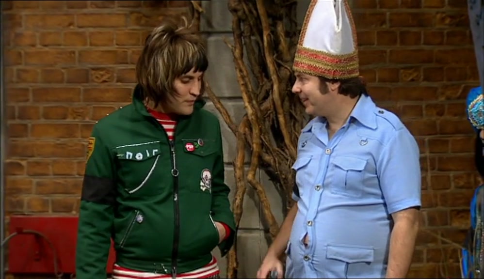 - HEY, YOU GOT ONE OF THESE? - WHAT IS THAT? 