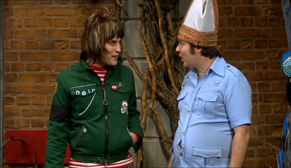 - HEY, YOU GOT ONE OF THESE? - WHAT IS THAT? 