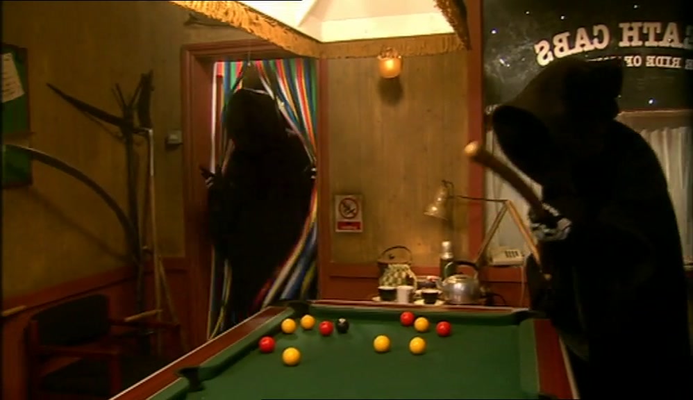 ALL RIGHT, BOYS? OI, BOBBY. WHERE'S MY TENNER? 