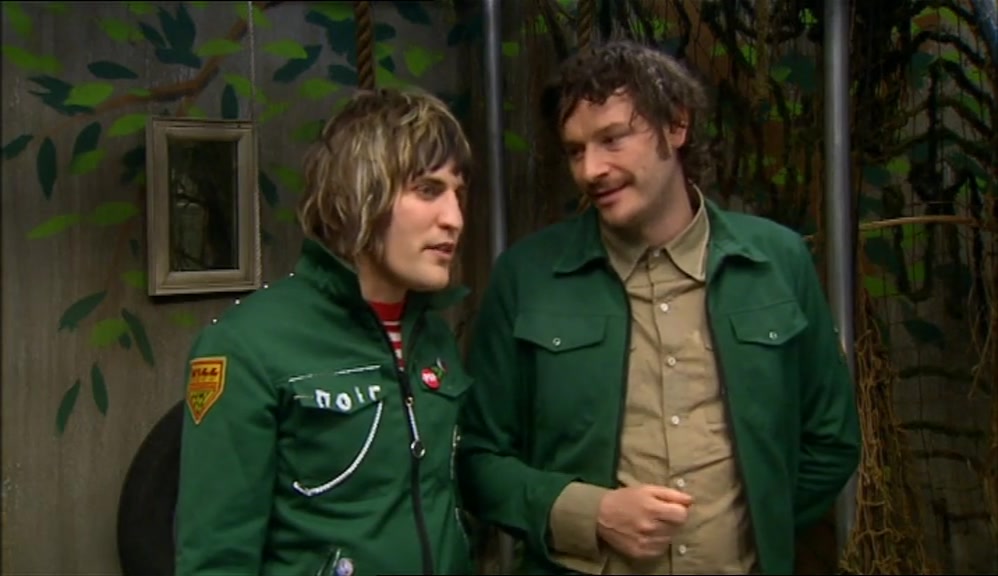 - WHAT IF HE DOESN'T WANT A HOT DRINK? - I'D DO A FRAPPUCCINO. 