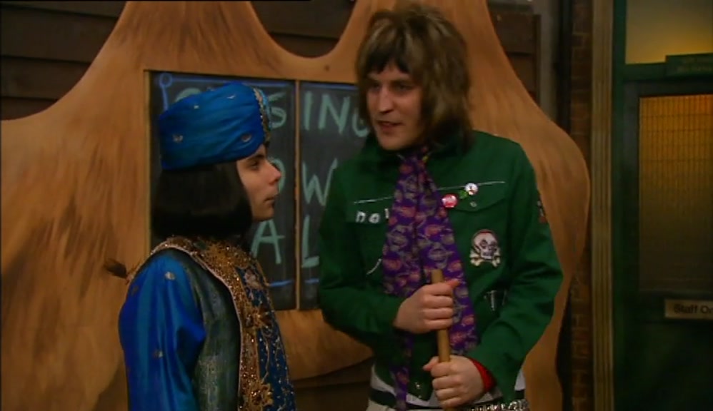 - I CAN'T BELIEVE BAINBRIDGE IS SELLING UP. - HE'S A BALLBAG. 