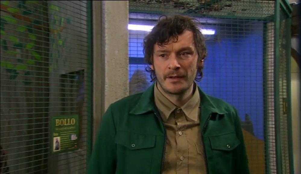 - WHAT'S GOING ON, MR FOSSIL? - BAINBRIDGE IS SELLING THE ZOO, MOON. 