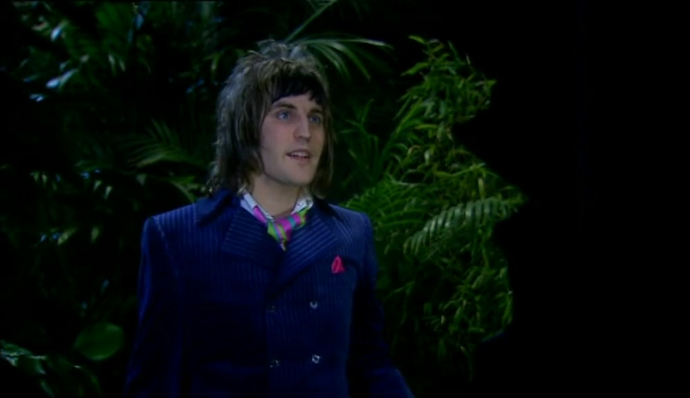 - THIS IS WHAT YOU SEEK, YES? - NO. I'M LOOKING FOR MY MATE HOWARD. 