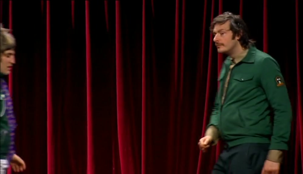 HI. WELCOME TO THE SHOW. MY NAME'S HOWARD MOON AND THIS IS VINCE NOIR. 