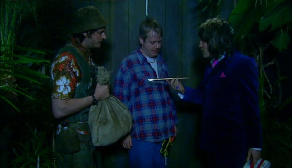 ERM... YOU CAN HAVE THIS PIPE. IT'S WORTH OVER 35 EUROS. 